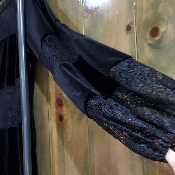 Laundry By Shelli Segal Black and Gray Sheath Dress with Bishop Sleeves - Picture 3 of 7